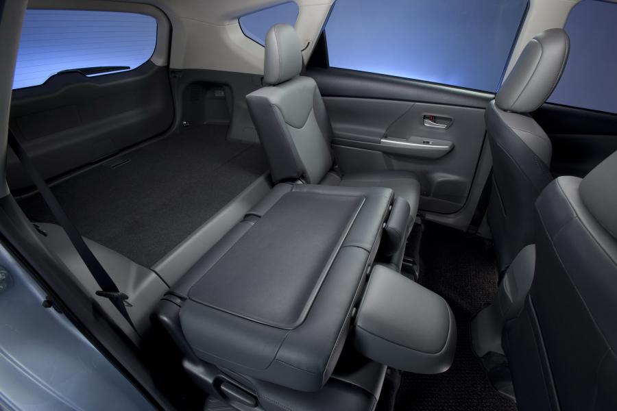  Toyota Prius V 2011 года  (фото 37 из 208)